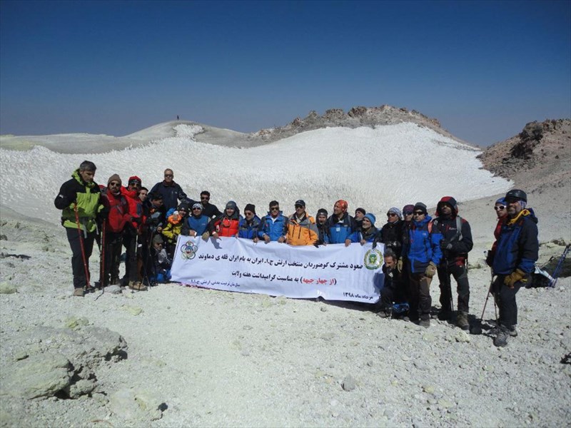 صعود تیم کوهنوردی ارتش به قله 5610 متری دماوند