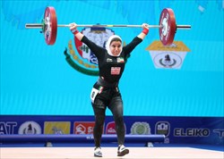 اولین بانوی وزنه بردار  ایرانی در مسابقات جهانی به روی تخته رفت