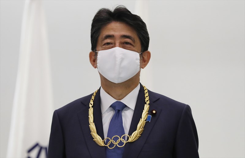 باخ نشان طلای المپیک را به نخست وزیر سابق ژاپن اهدا کرد