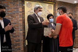 اهدای پاداش به  ملی‌پوشان کشتی اعزامی به المپیک از سوی شهردار تهران