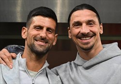 عکس یادگاری نوواک جوکوویچ و زلاتان ابراهیمویچ در ورزشگاه سن سیرو و در حال تماشا دربی شهر میلان در لیگ قهرمانان اروپا